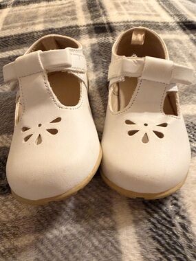 crown & ivy White T‑Strap Girls Dress Shoes with Cutout Detail